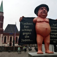Der nackte Luther in Frankfurt (1)