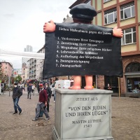 Der nackte Luther in Frankfurt (2)