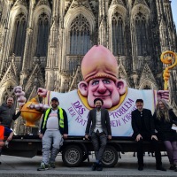 Roy und David mit Jacques Tilly, Ralf König, Michael Schmidt-Salomon und Elke Held (F: M. Steinhaus)